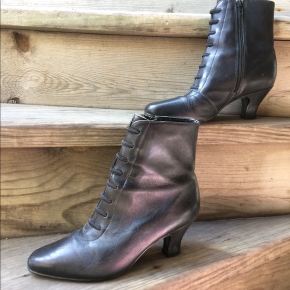 Vintage Shoes - Vintage Amanda Smith Witchy Booties 7/12